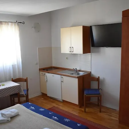 Bombonin * Makarská